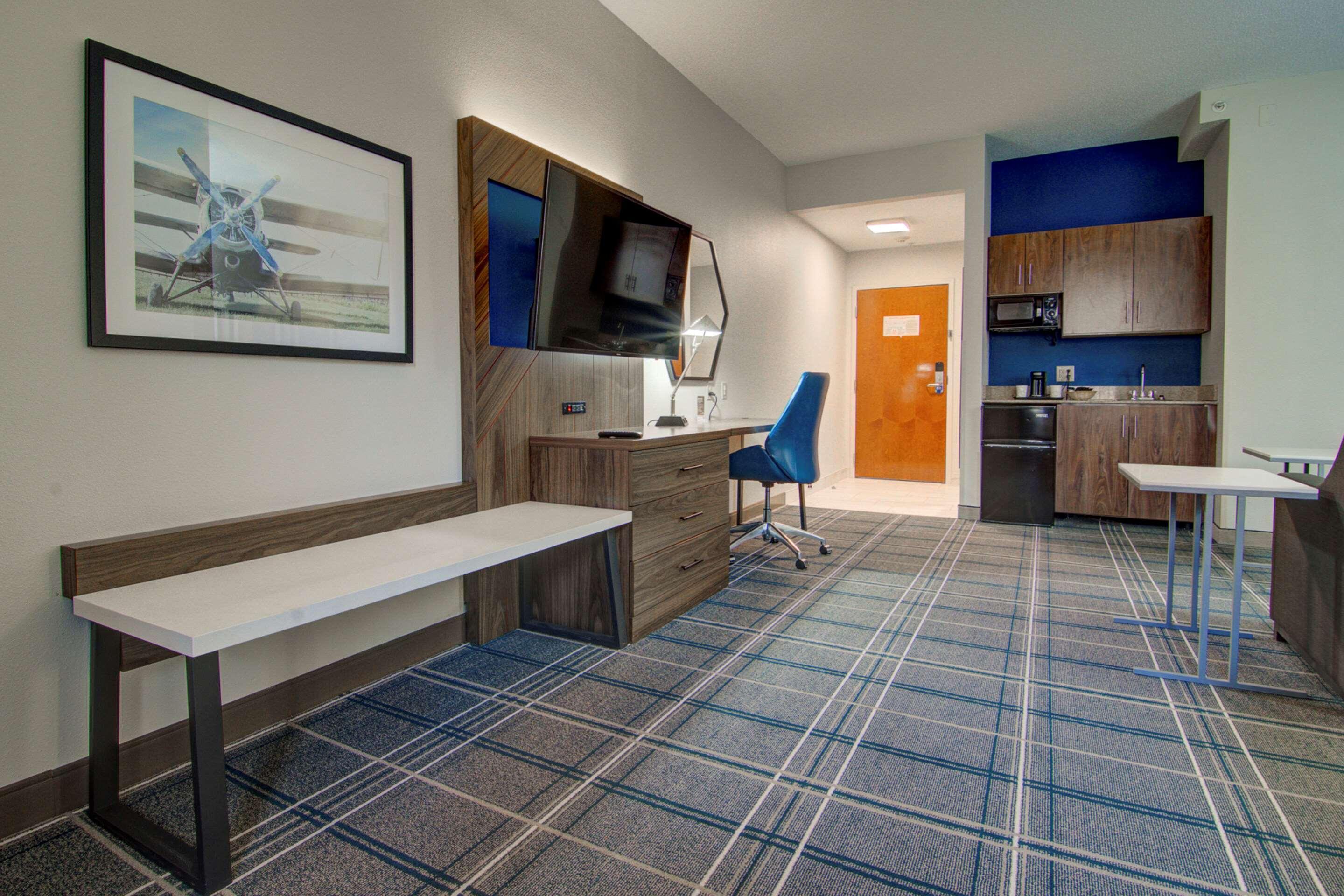 Comfort Suites Newport News Airport Esterno foto